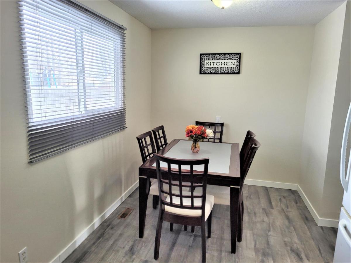 Cozy 4 Bedroom Townhouse - Peaceful Feel Of Home Winnipeg Eksteriør billede