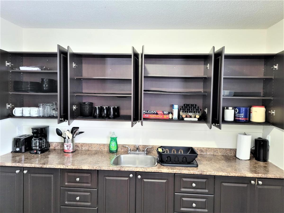 Cozy 4 Bedroom Townhouse - Peaceful Feel Of Home Winnipeg Eksteriør billede
